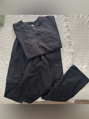 Dagacci Women’s Scrub Pants and Top Set